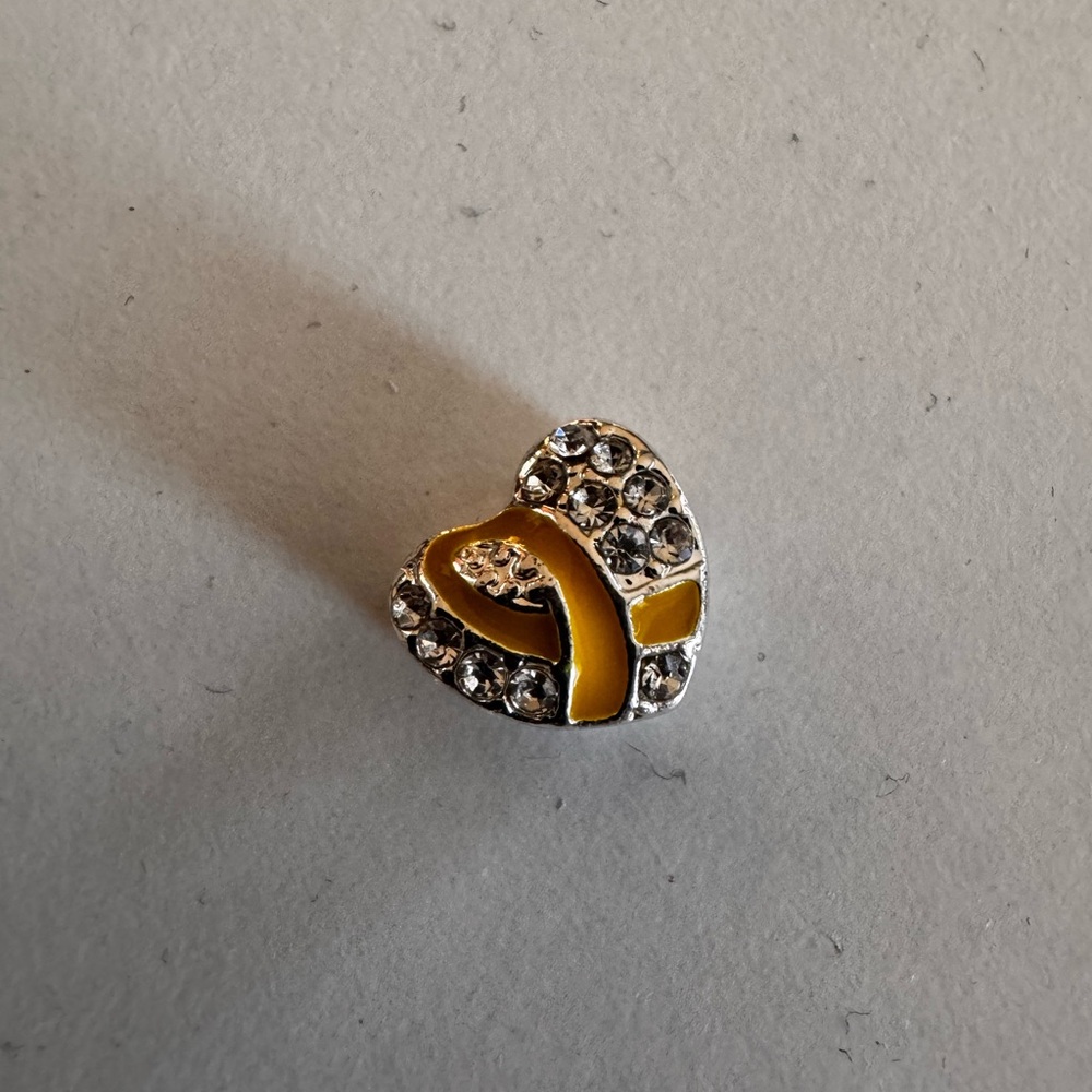 Elegant Yellow and Silver Heart support pur troops bracelet charm